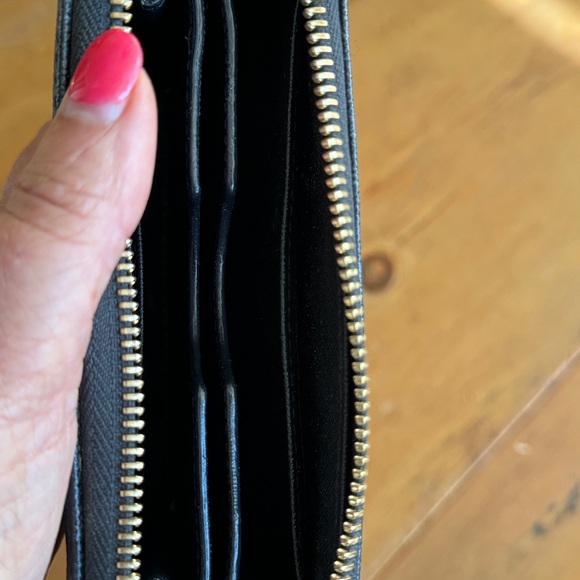 Michael Kors Wristlet Wallet Women. Great condition. Black with dark brown. - Picture 9 of 11